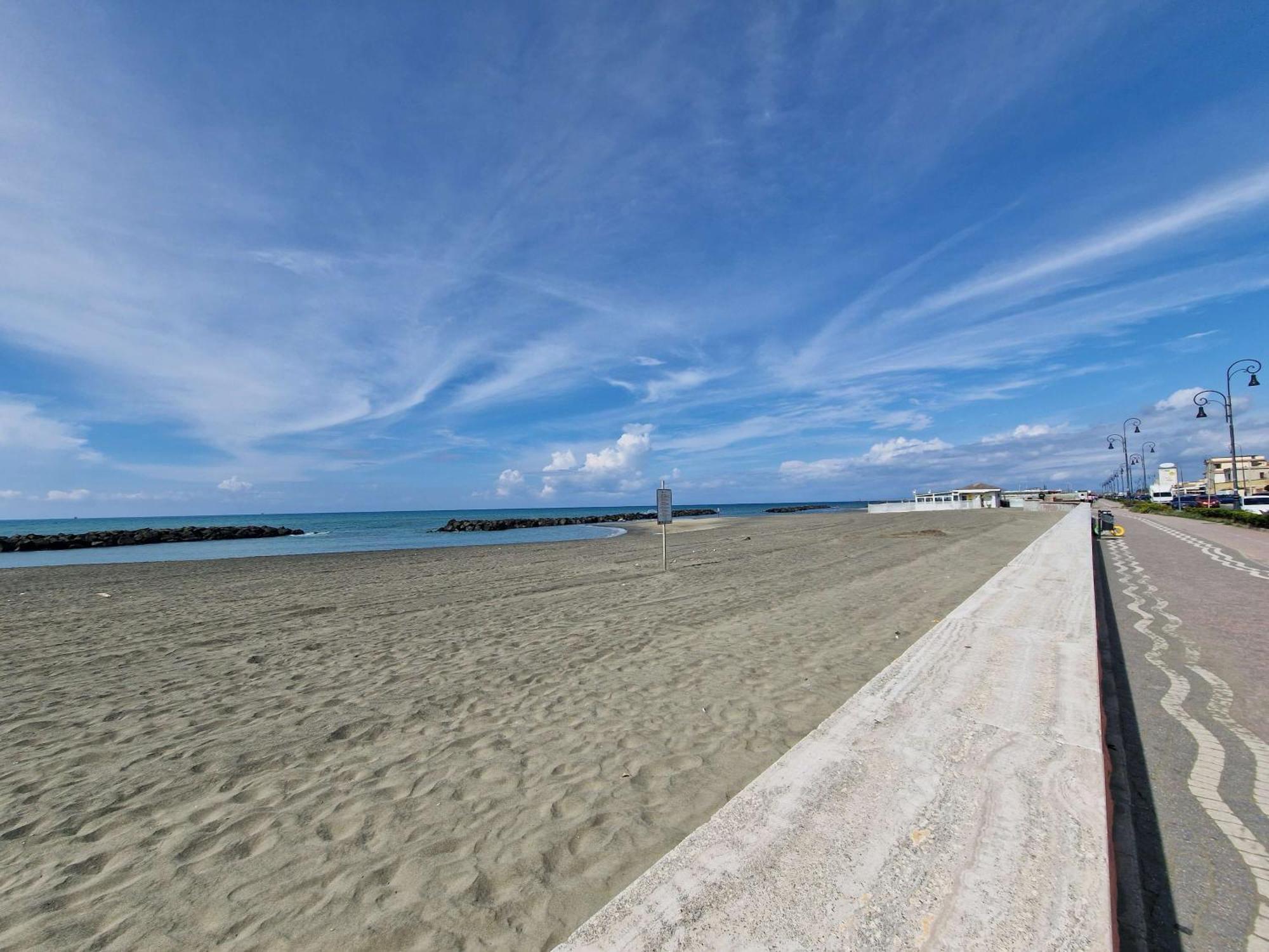 Vista Mare House Apartment Fiumicino Bagian luar foto