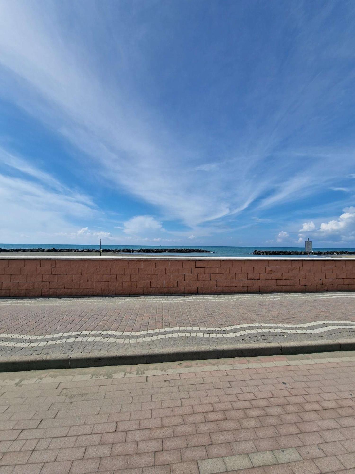 Vista Mare House Apartment Fiumicino Bagian luar foto