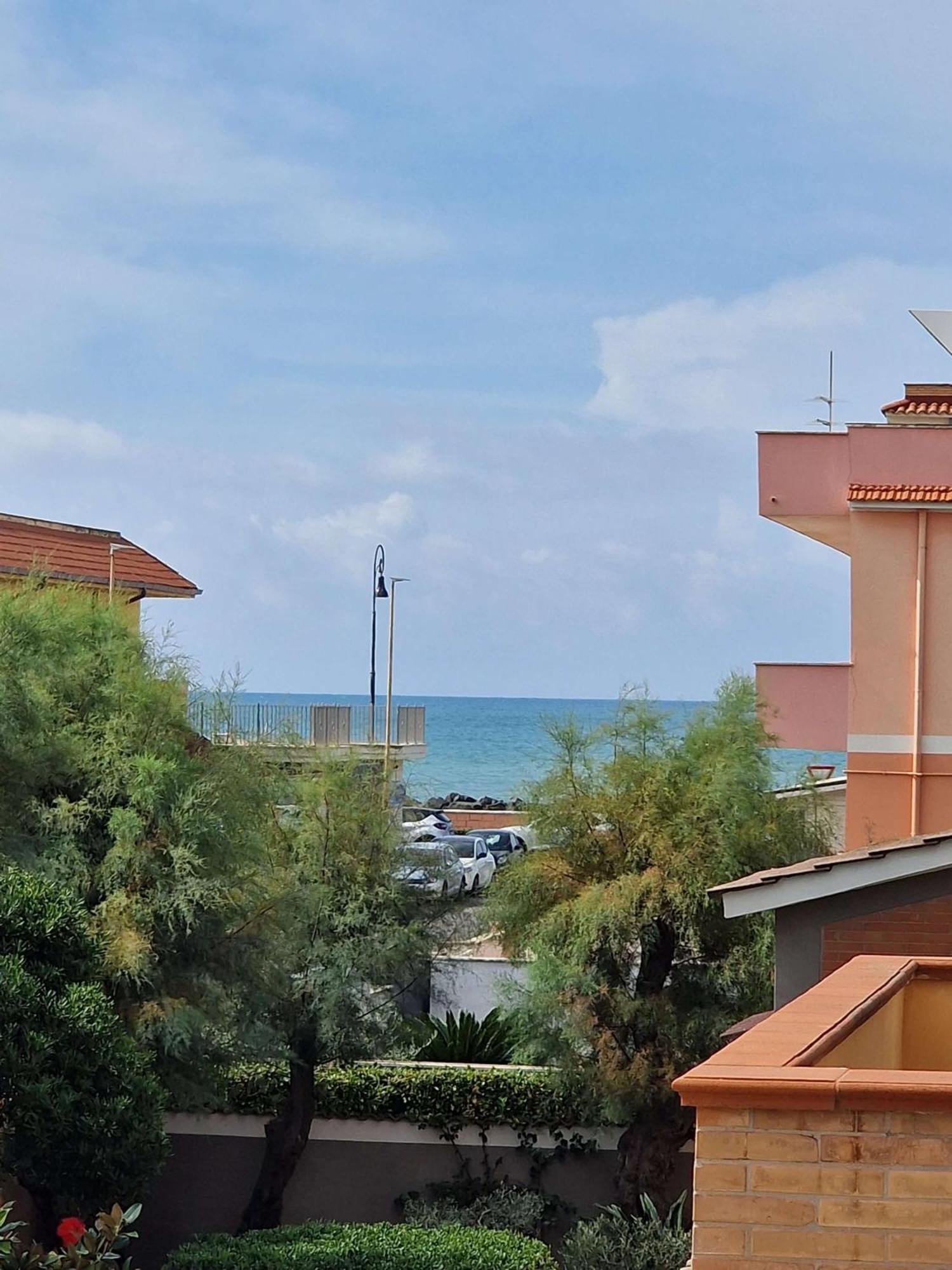 Vista Mare House Apartment Fiumicino Bagian luar foto